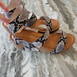 Madden Girl Elastic Snake Print Wedge sandals